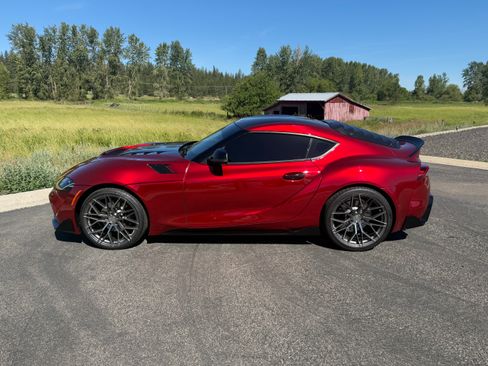 Used 2021 Toyota Supra w/ Safety & Technology Package RWD image 11