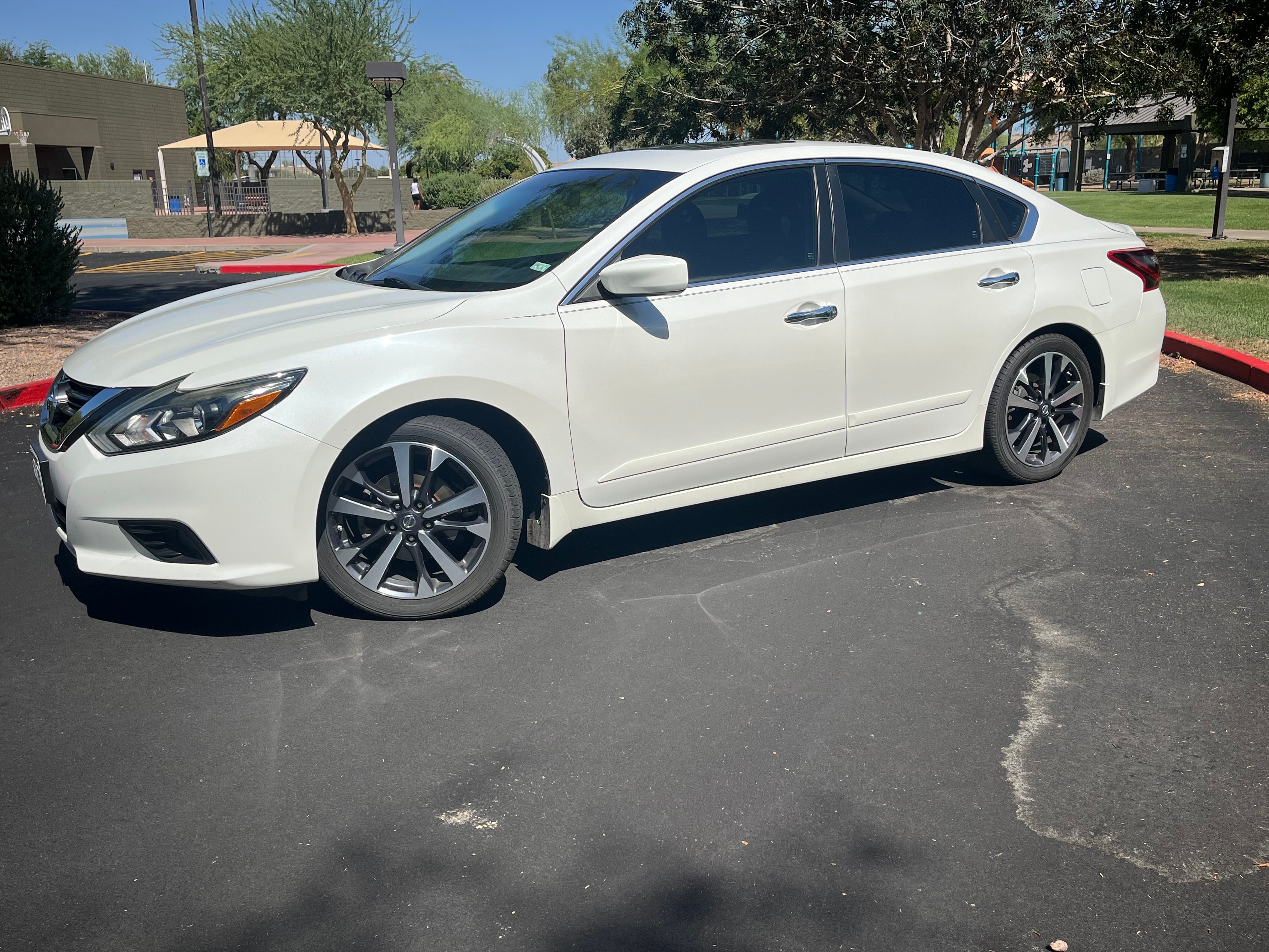 Used 2017 Nissan Altima 2.5 SR FWD image 2