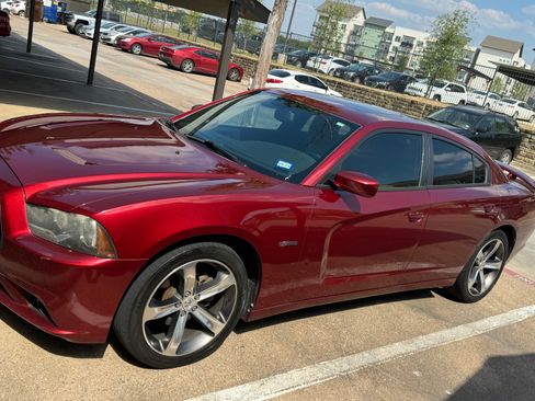 Used 2014 Dodge Charger SXT RWD image 4
