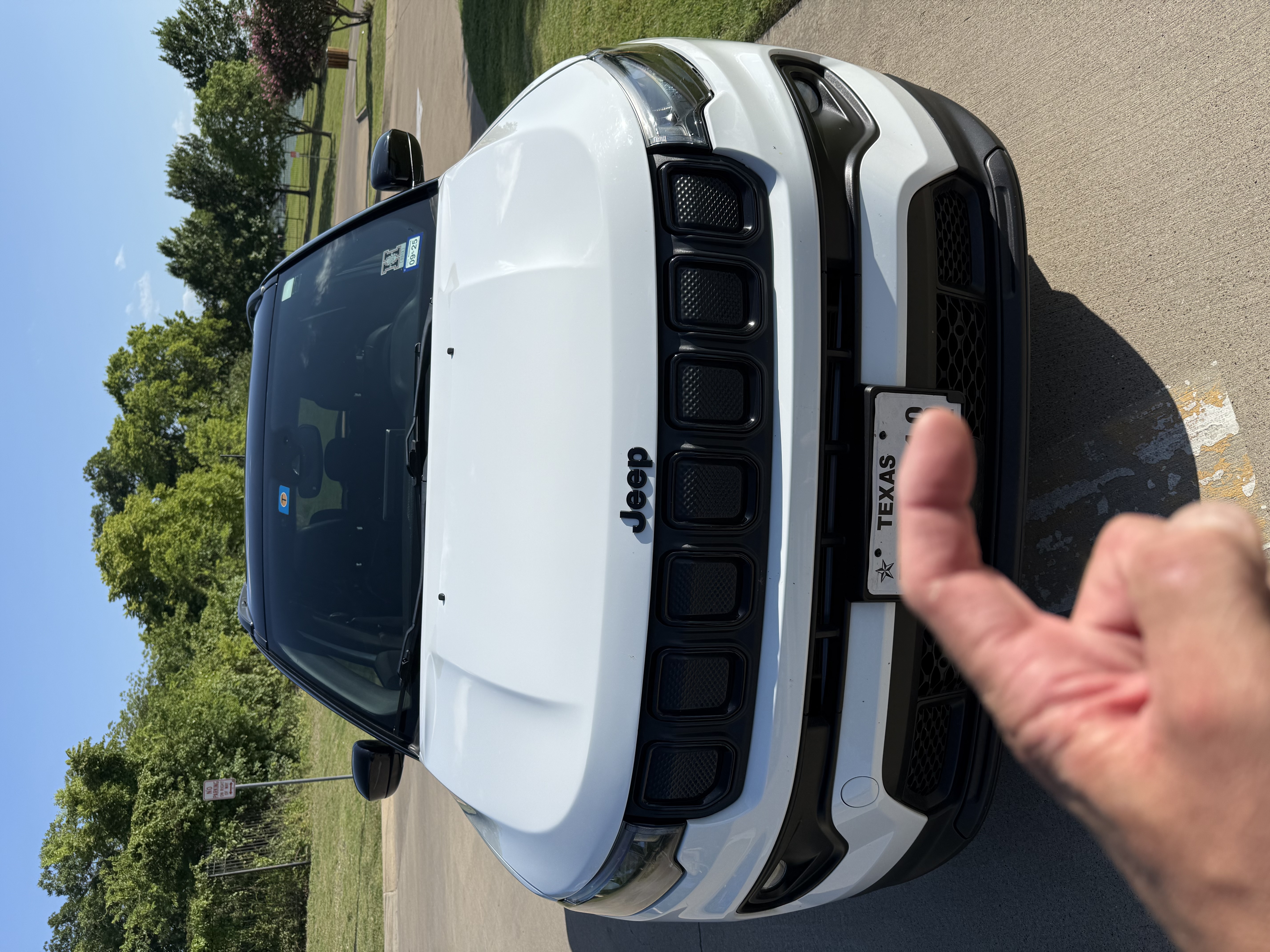 Used 2022 Jeep Compass Latitude w/ Sun and Sound Group FWD image 2