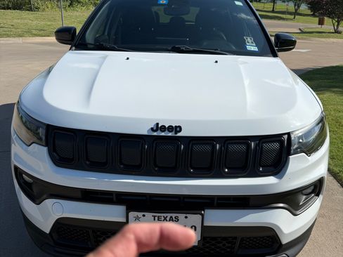 Used 2022 Jeep Compass Latitude w/ Sun and Sound Group FWD image 2