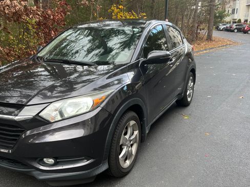 Used 2017 Honda HR-V EX image 4