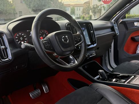 Used 2020 Volvo XC40 T5 R-Design AWD/4WD image 12