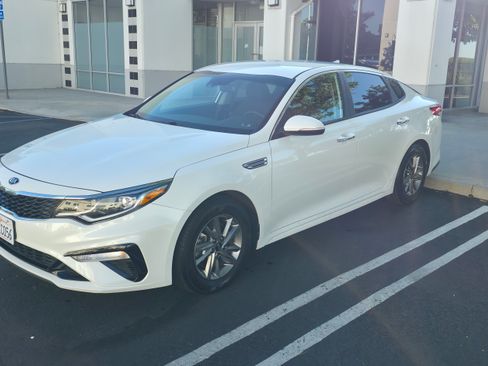Used 2019 Kia Optima LX image 1