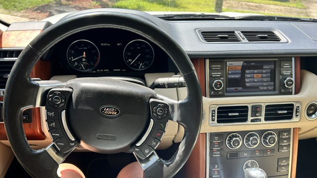 Used 2012 Land Rover Range Rover HSE AWD/4WD image 12