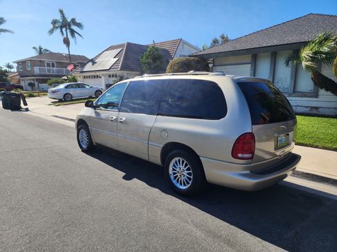 Used 2000 Chrysler Town & Country Limited FWD image 12