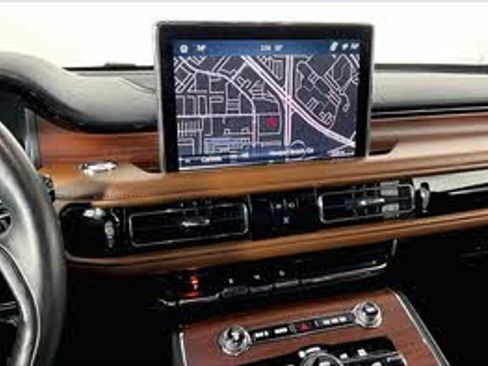 Used 2023 Lincoln Aviator Reserve w/ Equipment Group 201A RWD image 6