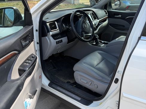 Used 2015 Toyota Highlander Limited Platinum AWD/4WD image 13