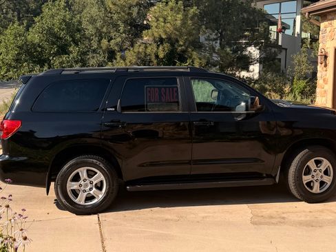 Used 2017 Toyota Sequoia SR5 w/ Premium Package AWD/4WD image 5
