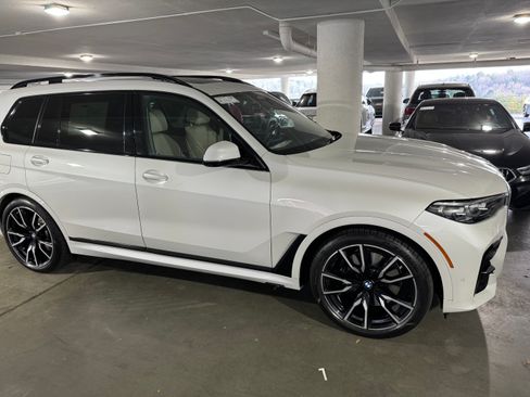 Used 2022 BMW X7 xDrive40i w/ M Sport Package image 19