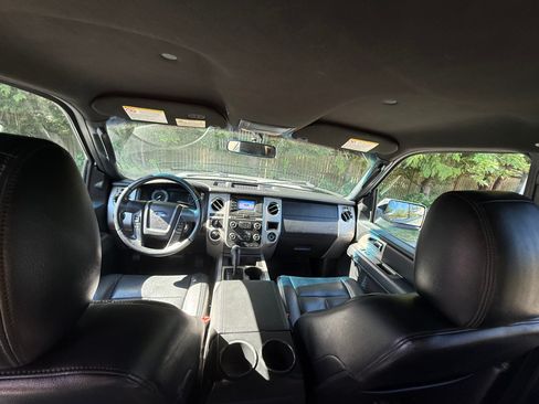 Used 2017 Ford Expedition XLT AWD/4WD image 6