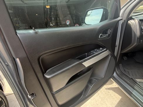 Used 2018 Chevrolet Colorado LT w/ LT Convenience Package image 11