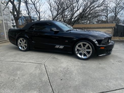 Used 2005 Ford Mustang GT Premium image 14