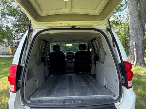 Used 2012 RAM C/V FWD image 6