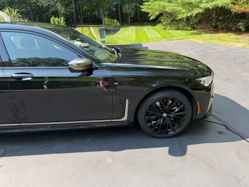 Used 2020 BMW M760i xDrive w/ Luxury Rear Seating Package AWD/4WD image 25