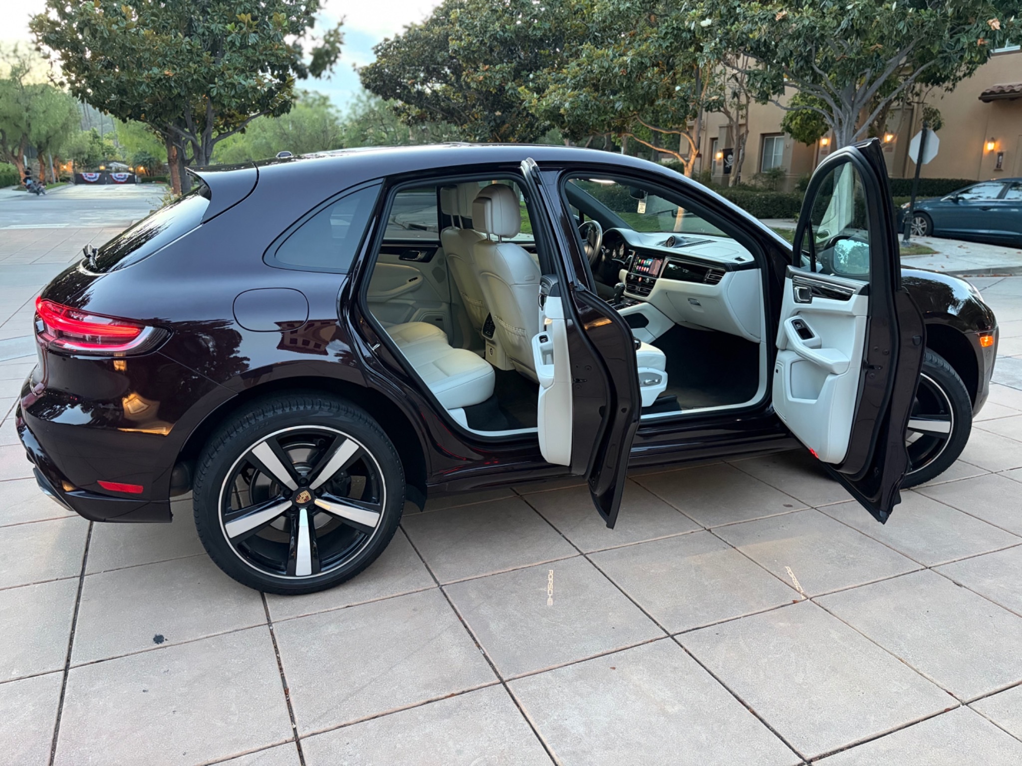 Used 2024 Porsche Macan AWD/4WD image 5