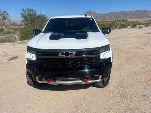 Used 2024 Chevrolet Silverado 1500 ZR2 w/ Technology Package image 4