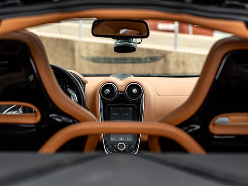 Used 2020 McLaren GT image 24