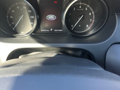 Used 2018 Land Rover Discovery Sport SE image 9