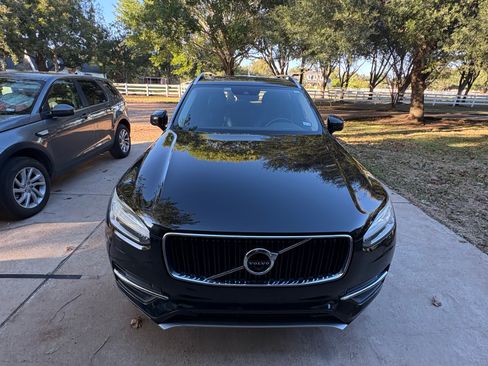 Used 2017 Volvo XC90 T6 Momentum w/ Vision Package image 8