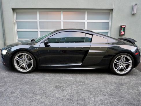 Used 2011 Audi R8 V10 AWD/4WD image 2