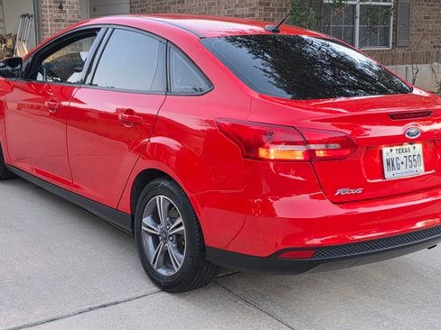 Used 2017 Ford Focus SE image 4