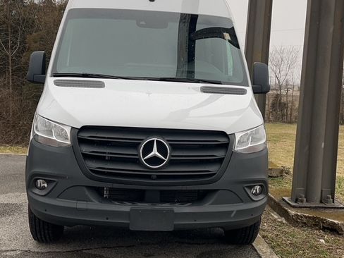 Used 2024 Mercedes-Benz Sprinter 2500 image 5