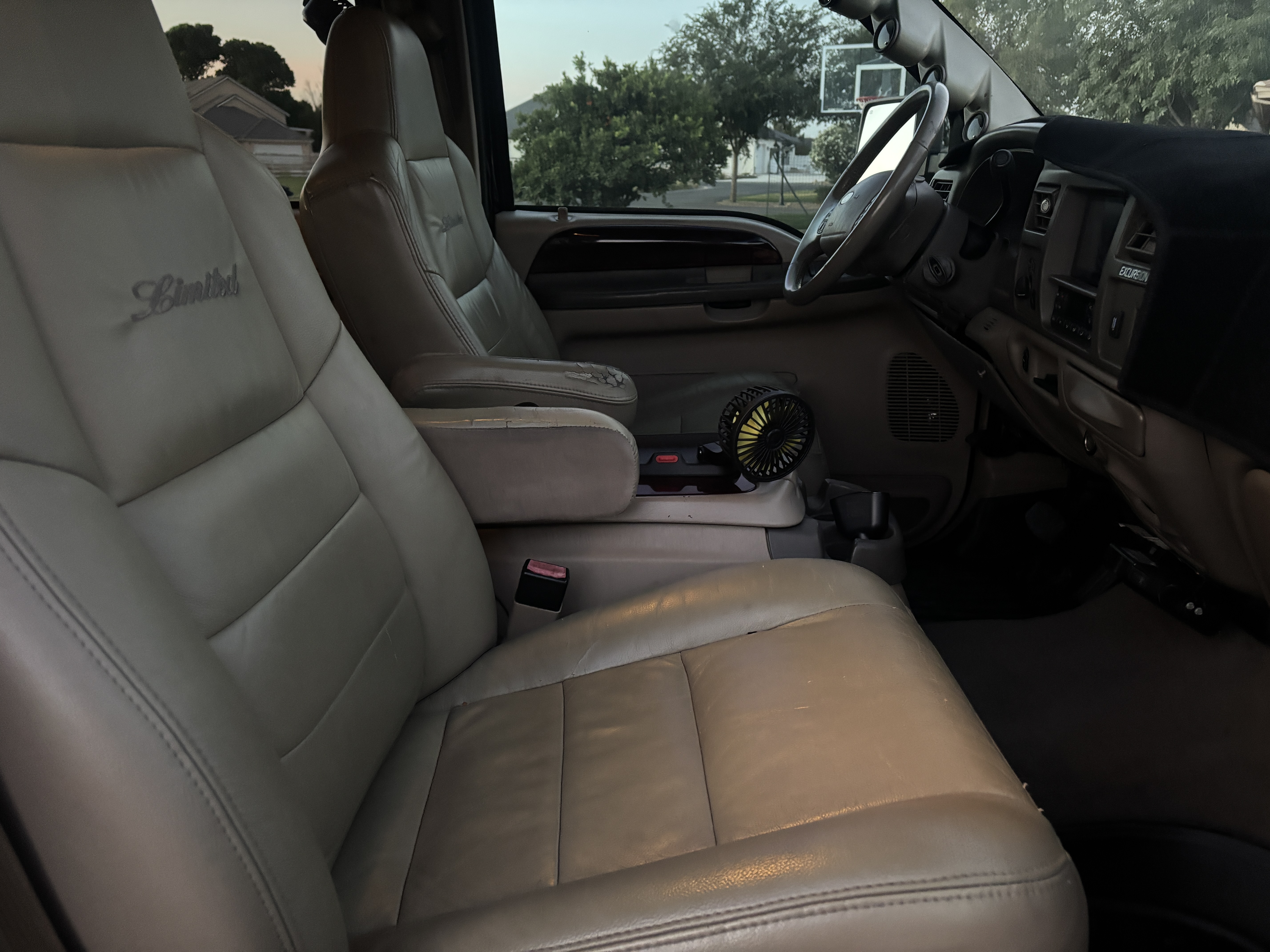 Used 2004 Ford Excursion Limited AWD/4WD image 11