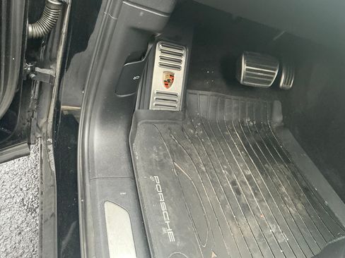 Used 2019 Porsche Cayenne Sport Utility 4D image 9