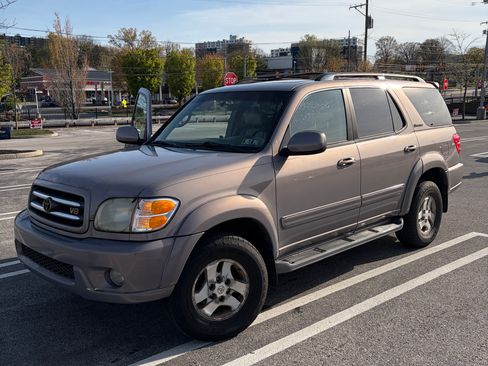 Used 2002 Toyota Sequoia Limited AWD/4WD image 1