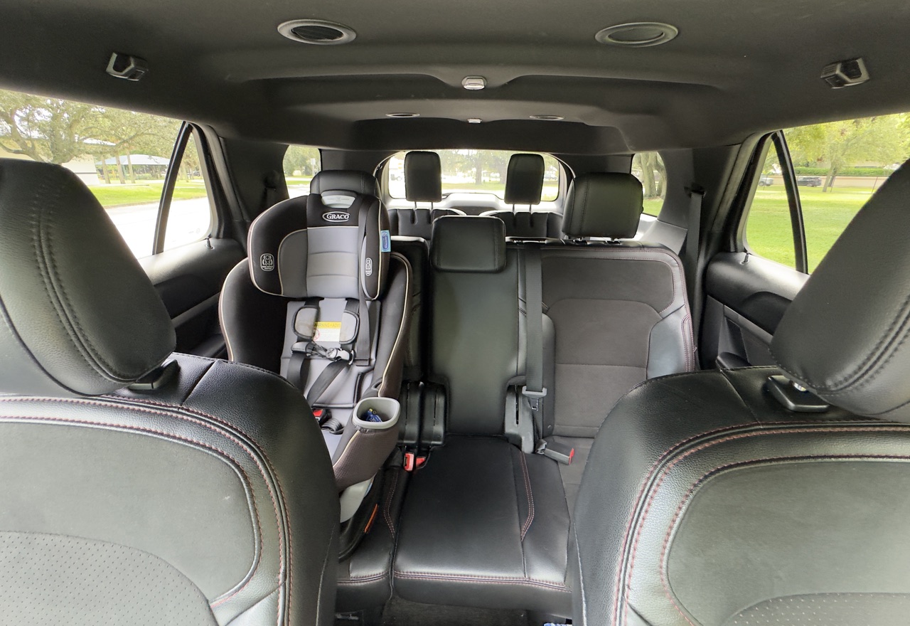 Used 2018 Ford Explorer XLT w/ Equipment Group 202A FWD image 16