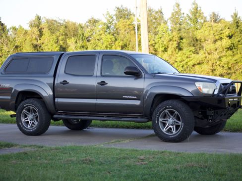 Used 2013 Toyota Tacoma PreRunner image 4