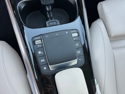 Used 2021 Mercedes-Benz GLB 250 image 20