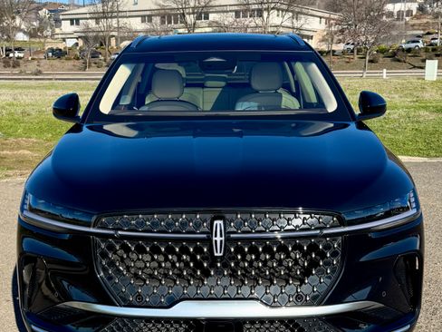 Used 2024 Lincoln Nautilus Black Label image 4