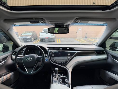 Used 2018 Toyota Camry XLE w/ Audio Package FWD image 11