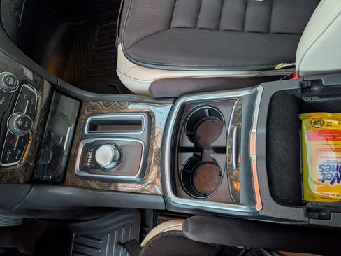 Used 2015 Chrysler 300 C w/ Light Group image 5