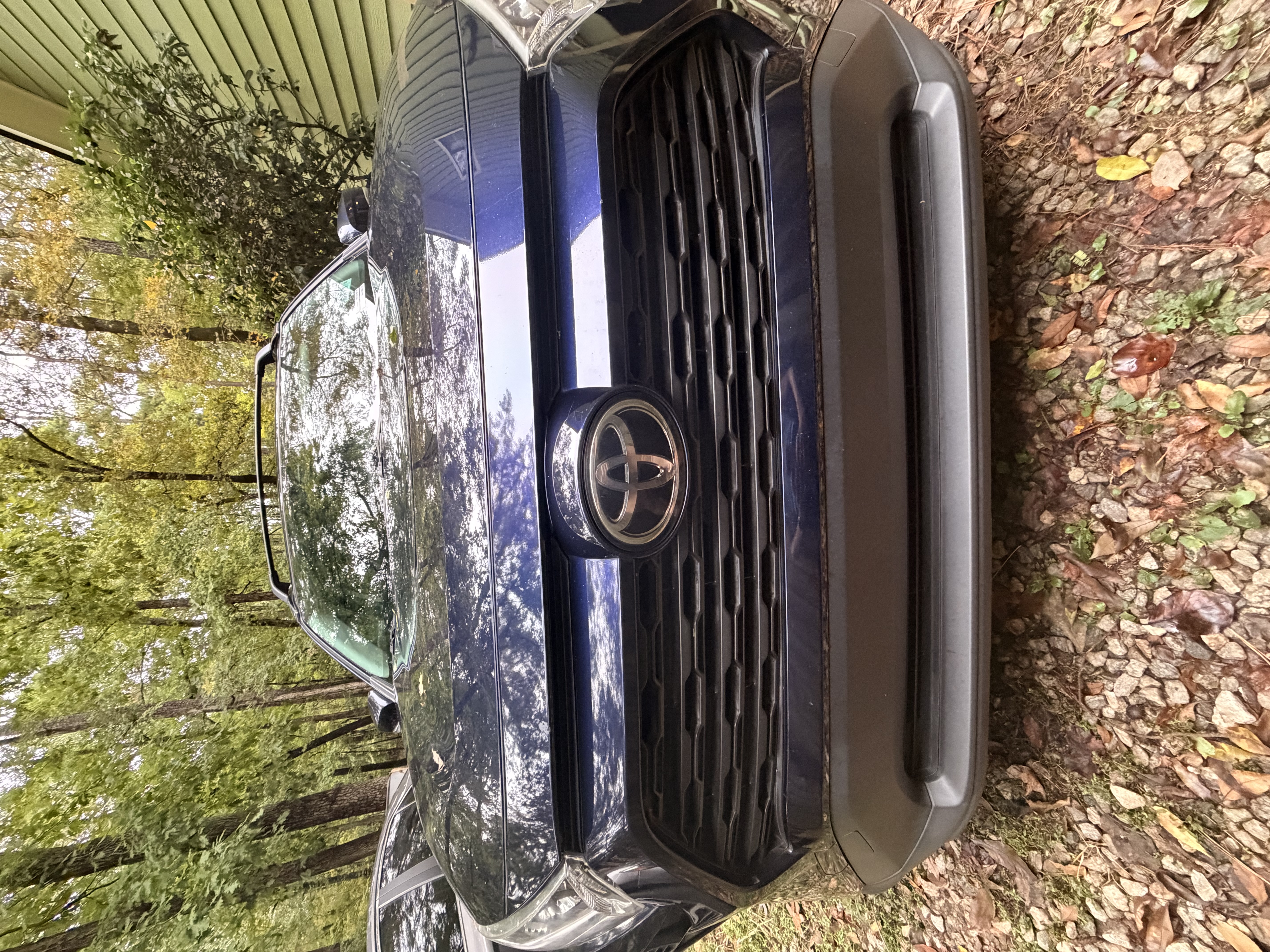 Used 2019 Toyota RAV4 XLE Premium AWD/4WD image 4