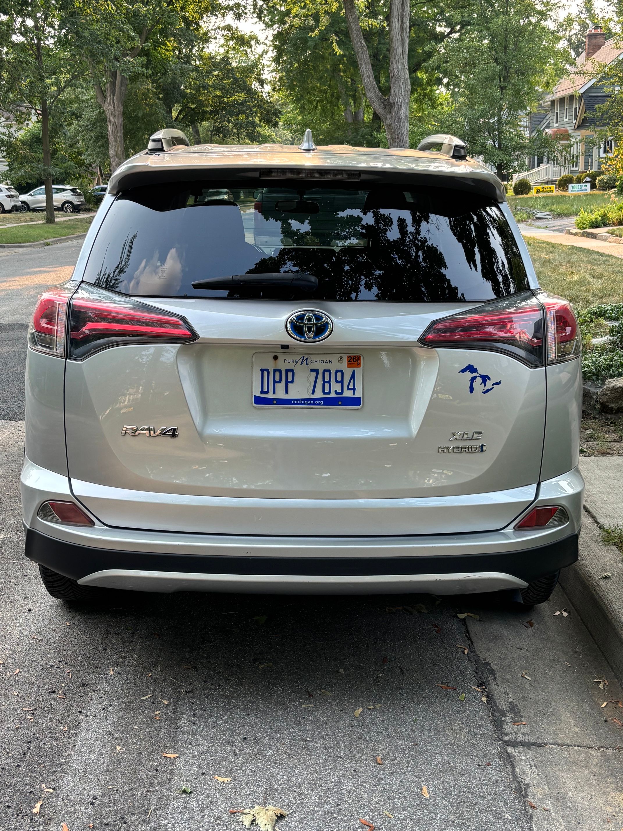 Used 2016 Toyota RAV4 XLE AWD/4WD image 5