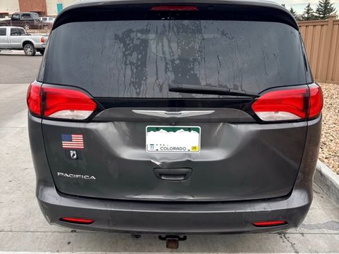 Used 2017 Chrysler Pacifica Touring image 8