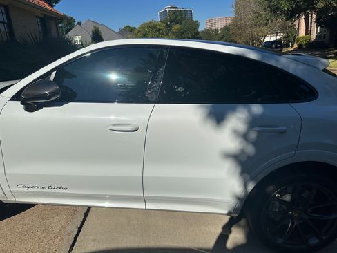 Used 2021 Porsche Cayenne Turbo image 2