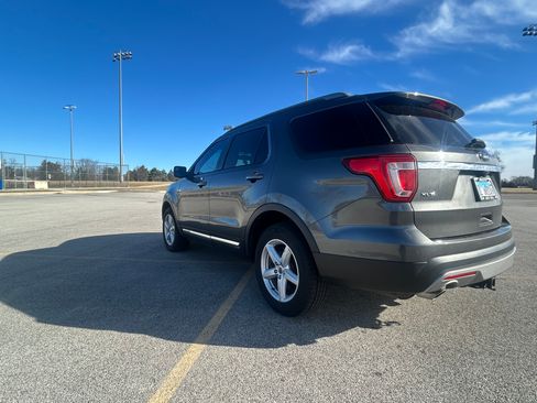 Used 2016 Ford Explorer XLT image 8