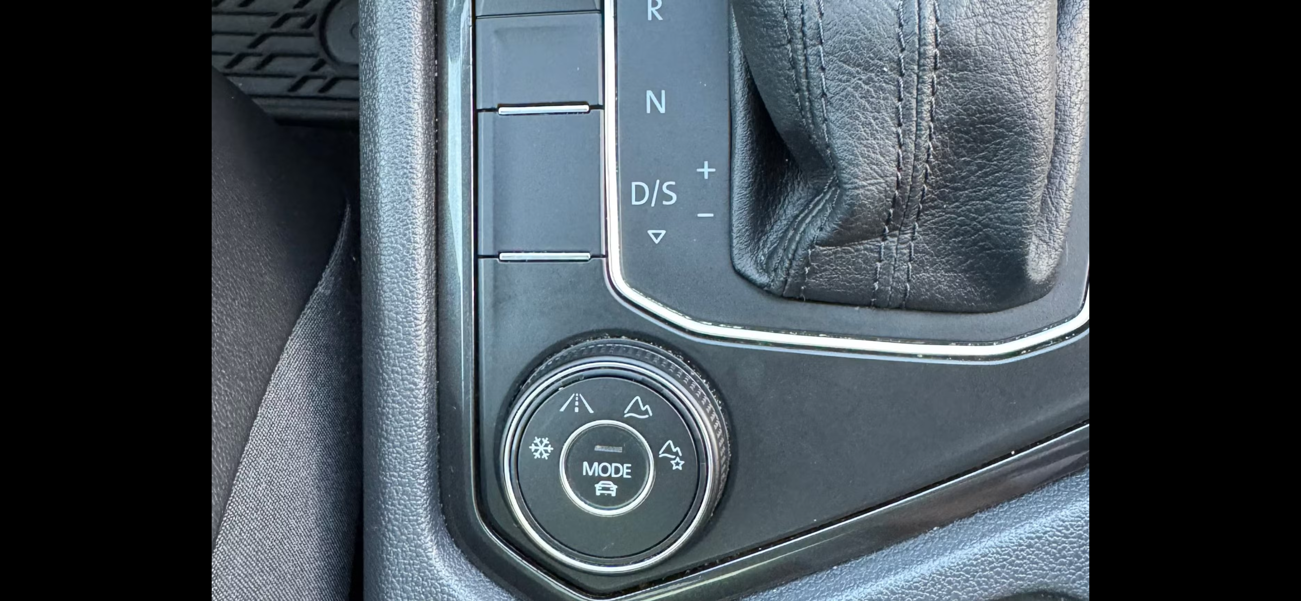 Used 2019 Volkswagen Tiguan SE w/ Panoramic Sunroof Package AWD/4WD image 13