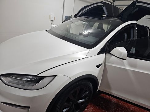 Used 2022 Tesla Model X Plaid image 21