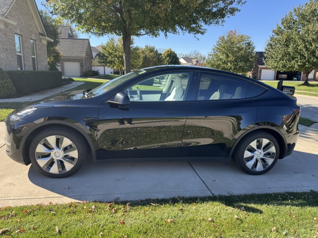 Used 2021 Tesla Model Y Long Range AWD/4WD image 1