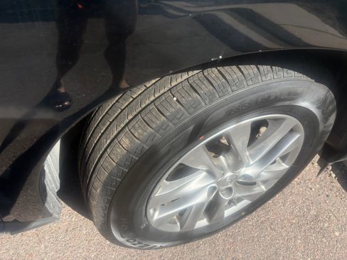 Used 2015 INFINITI QX60 3.5 Sport Utility 4D image 14