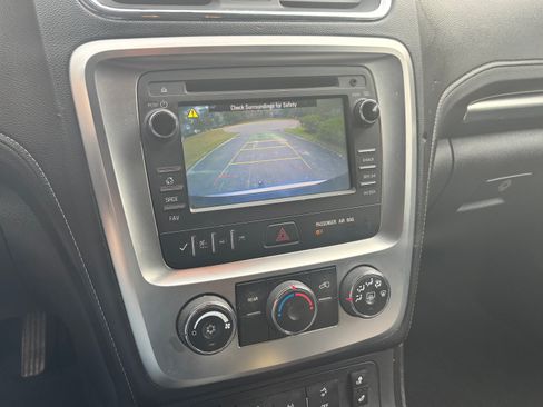 Used 2013 GMC Acadia SLE image 2