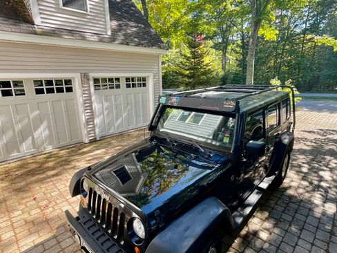 Used 2012 Jeep Wrangler Unlimited Sport image 12