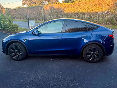 Used 2024 Tesla Model Y Long Range image 4