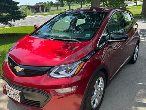Used 2019 Chevrolet Bolt LT FWD image 1