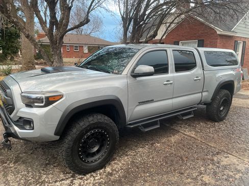 Used 2020 Toyota Tacoma TRD Off-Road w/ Technology Package image 1